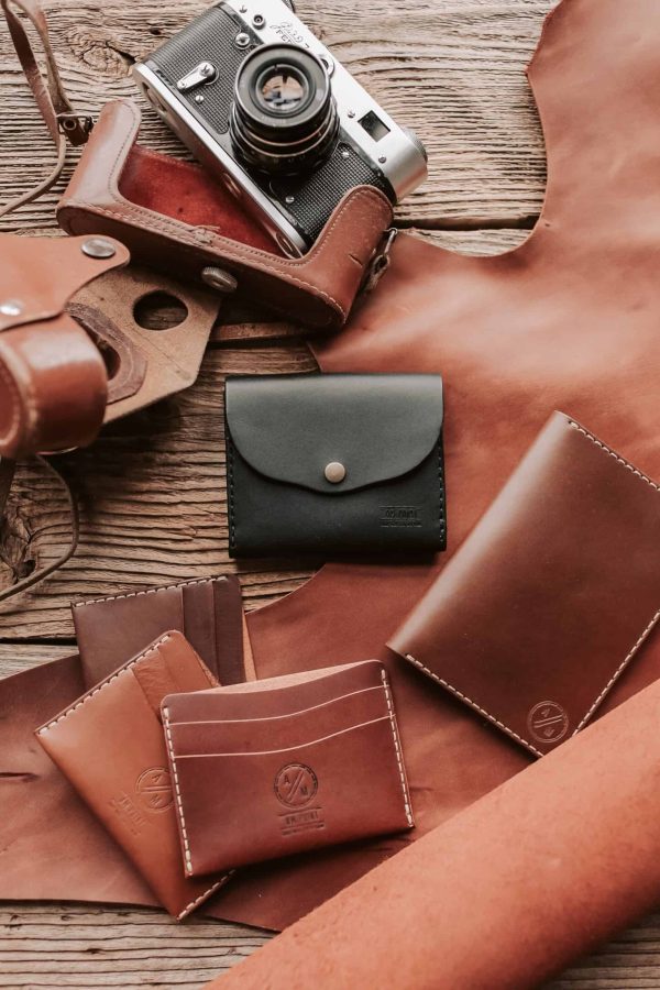 Hand-sewn Leather Wallet in Ebony - Imagen 4