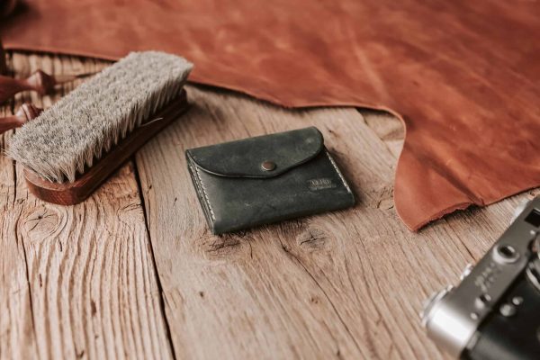 Hand-sewn Leather Wallet in Ebony - Imagen 3